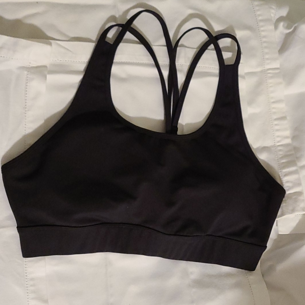 Black sports bra